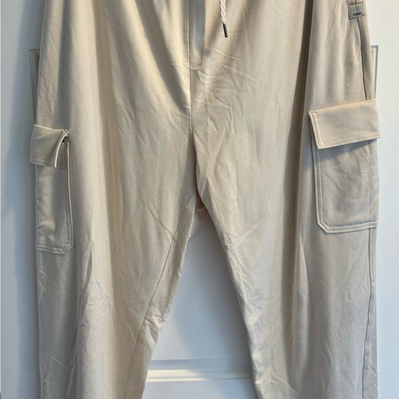 Vuori Boyfriend Cargo Jogger, Women's DreamKnit™ Joggers, XXL, Milkweed Hthr - Picture 4 of 4